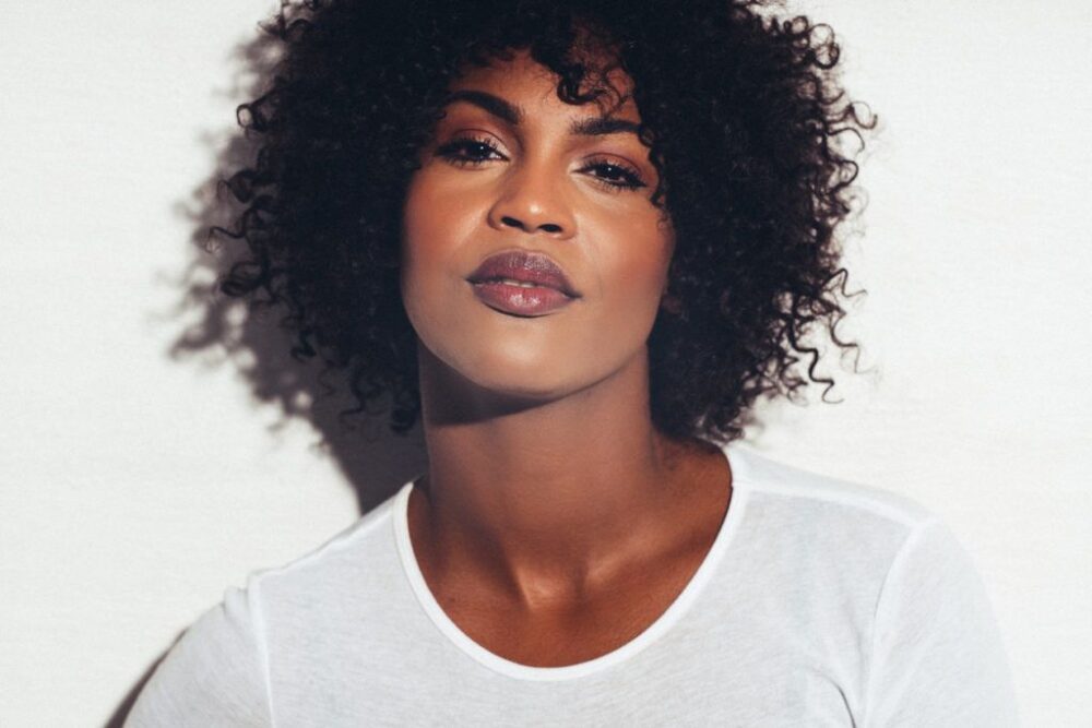curly-weave-hairstyles-short-curls-1024×683