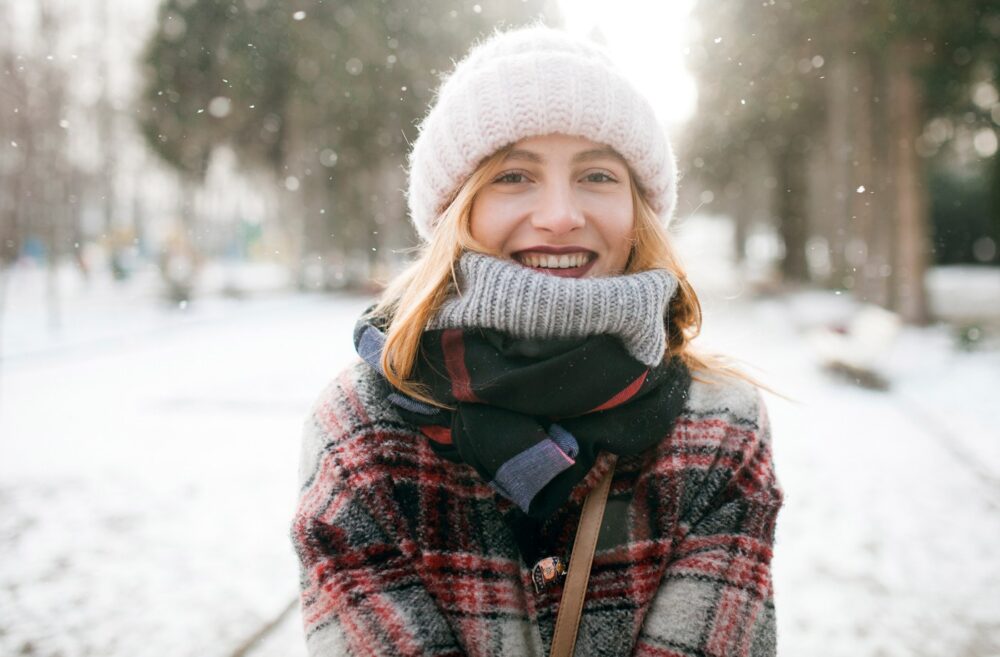 GettyImages-Woman-winter-scarf-Mykhailo-Lukashuk - Vdio Magazine 2023