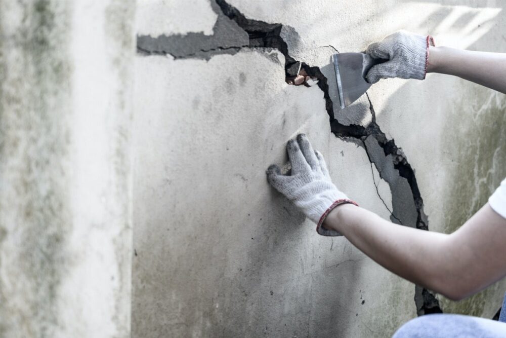 foundation-crack-repair-worker