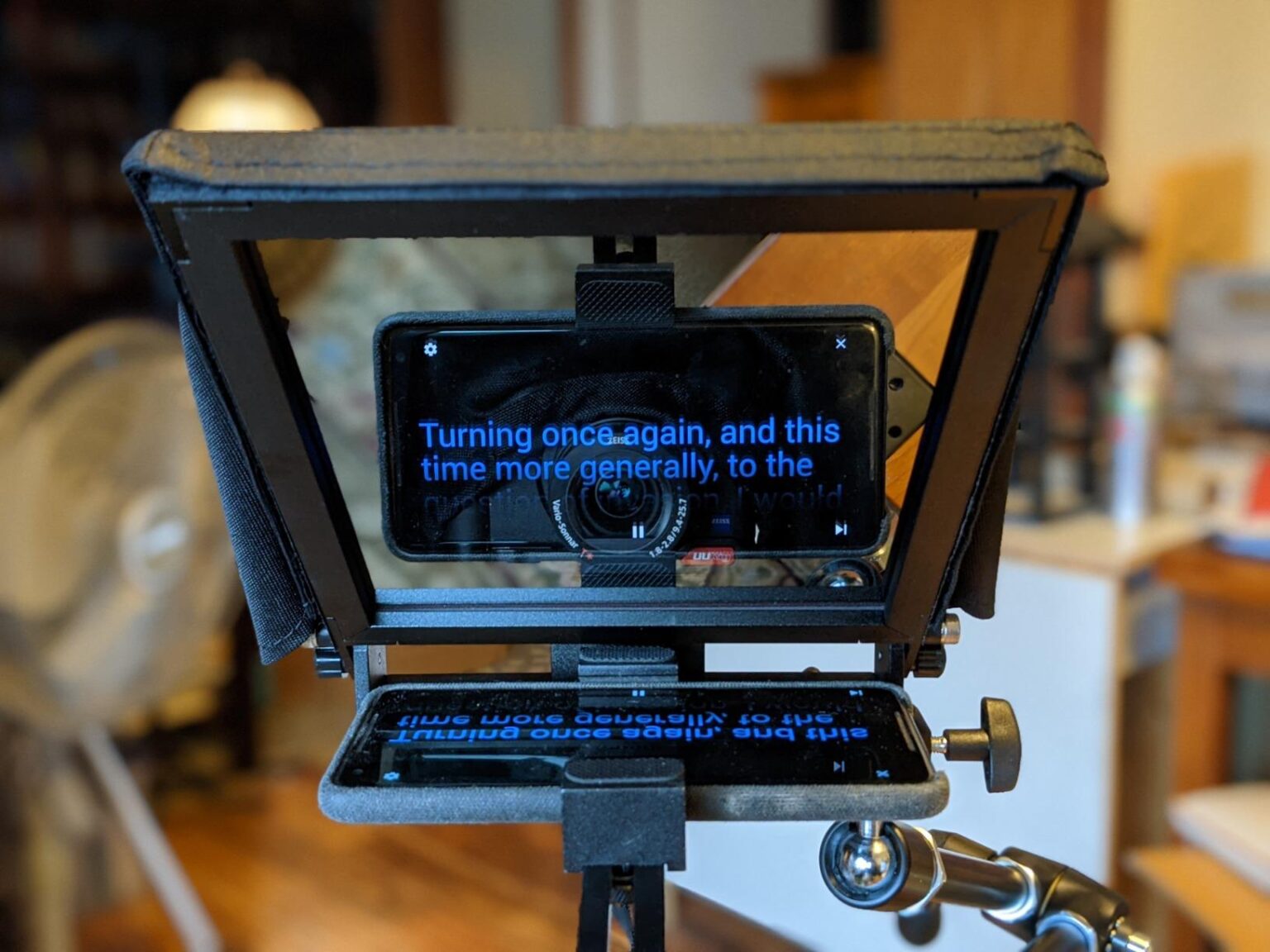 6 Best Mini Teleprompters for iPhone 2024 - Vdio Magazine 2024