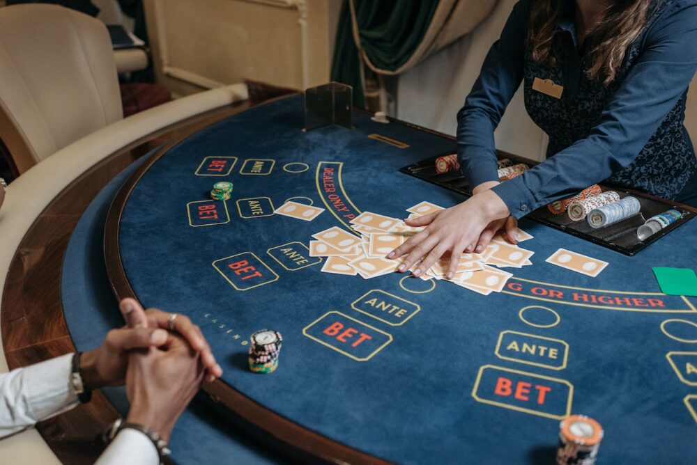 gambler-table-dealer