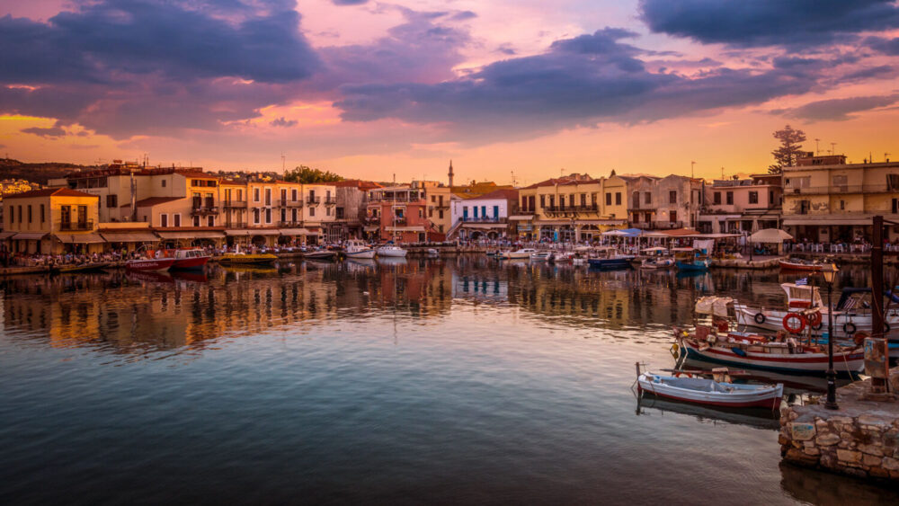 the_venetian_harbour_of_rethymno_is_the_ideal_place_to_enjoy_fresh_fish_in_a_seaside_taverna-edited