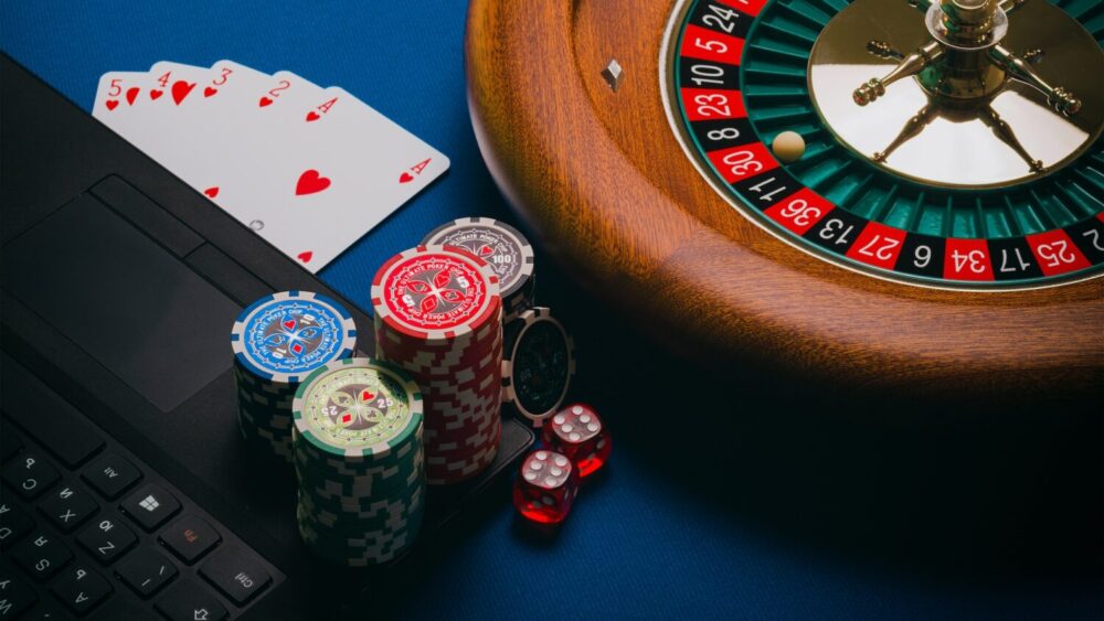 Online Casino Games Explained For Beginners - Vdio Magazine 2023