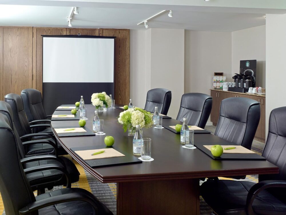 Glass Conference Rooms vs Traditional Conference Rooms