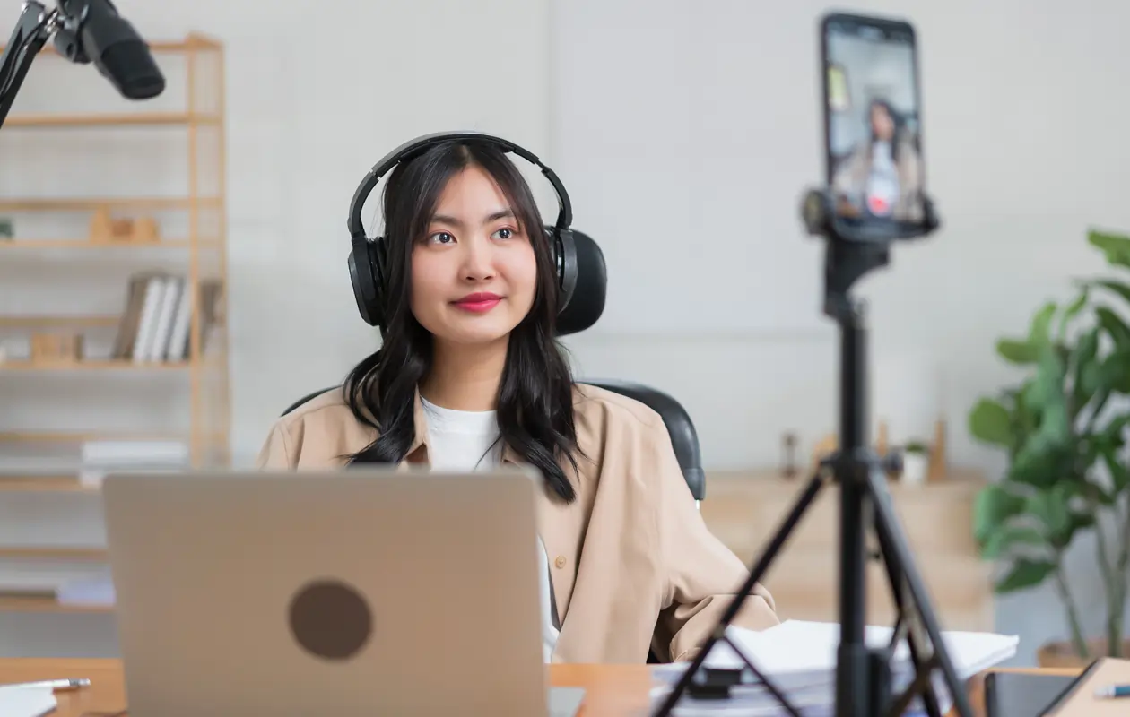 11 Strategies to Monetize Your Podcast Like a Pro – 2024 Guide